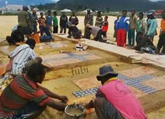 Makam korban penembakan massal di Paniai, Papua, 2014. [Jubi]
