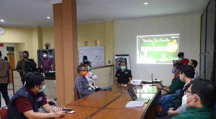 IDI: Rumah Sakit Ambil Untung Tangani Covid-19, Itu Fitnah Penjabat Wali Kota Makassar, Yusran Yusuf, mengunjungi kantor IDI di Jalan Topaz Raya Kecamatan Panakkukang, (smartcitymakassar.com)