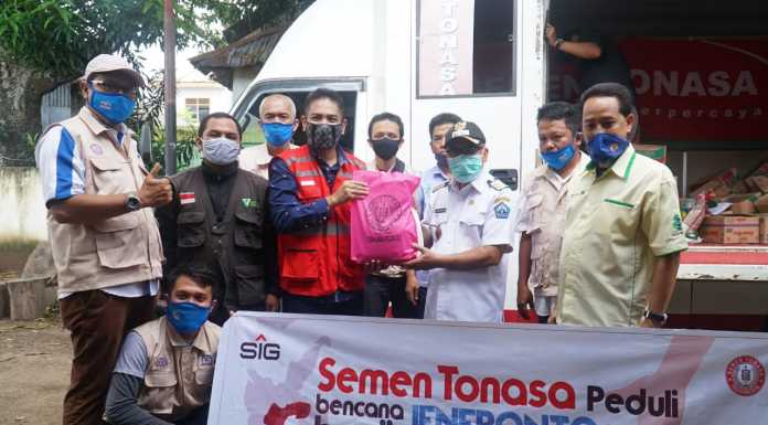 PT Semen Tonasa melakukan Aksi kemanusiaan dengan memberikan bantuan kepada korban banjir bandang di Kabupaten Jeneponto dan Bantaeng, Rabu 17 Juni 2020.