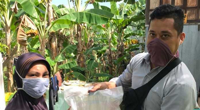 Polres Pangkep Bagikan Bantuan Beras di Masyarakat Minasatene dan Pangkajene Polres Pangkep