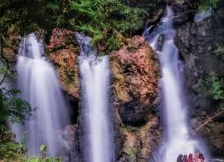 Wisata air terjun  Golla Desa Tondongkura. (@HoneyniaMksr/facebook).