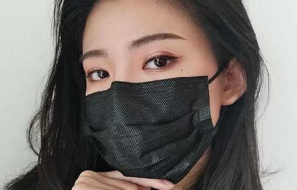 Tips Makeup Mata saat Pakai Masker