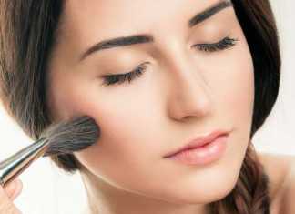 Ilustrasi dandan, pakai makeup. (Sumber: Shutterstock)