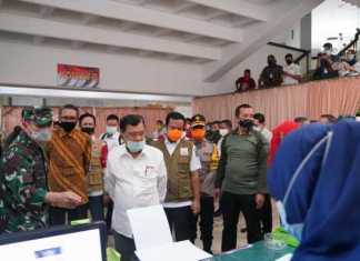 Ketua Umum Palang Merah Indonesia (PMI), Jusuf Kalla (JK) meninjau Posko Gugus tugas covid-19 Sulsel.