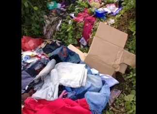 Barang-barang bantuan untuk korban banjir bandang di Kabupaten Luwu Utara, Provinsi Sulawesi Selatan, banyak yang berserakan. (@makasar_info)