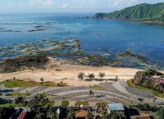 Proyek pengembangan pesisir Mandalika yang diusulkan menjadi lokasi balapan MotoGP Indonesia 2021 di Mandalika, Lombok, Sabtu (23/3). [AFP/Arsyad Ali]
