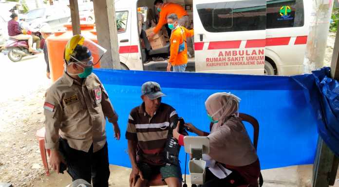 Tim kemamusiaan Kabupaten Pangkep dari RS Batara Siang, BPBD, Dinas Sosial membuka rumah sakit lapangan di wilayah Pongoh Desa Malimbu Kecamatan Sabbang, Kabupaten Luwu Utara.