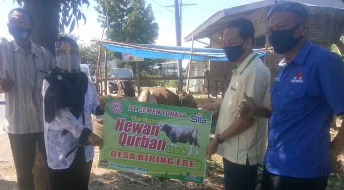Semen Tonasa Beri Bantuan Sapi Kurban untuk Masyarakat PT Semen Tonasa menyalurkan bantuan sapi kurban untuk 11 desa dan kelurahan sekitar pabrik untuk Hari Raya Idul Adha.