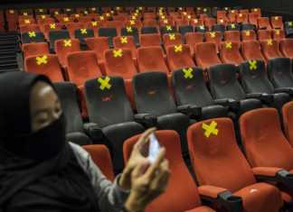 Suasana simulasi pembukaan dan peninjauan tempat hiburan bioskop. [ANTARA FOTO/M Agung Rajasa]