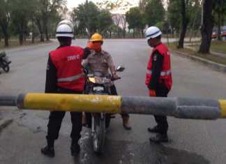 Pemeriksaan suhu tubuh di tengah pandemi Covid-19 yang dilakukan lingkungan perusahaan PT Semen Tonasa/(Humas ST).
