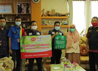 Bupati Luwu Utara Indah Putri Indriani menerima bantuan sembako dari PT Indomarco Primatama dan SGM/(Ist).