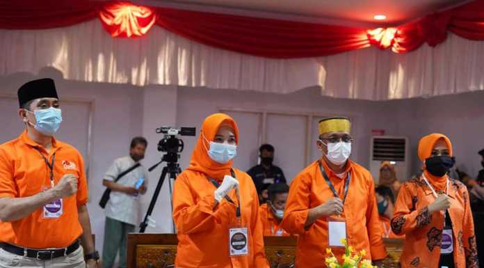 Andi Nirawati dan Lutfi Hanafi (Anir - Lutfi) mendaftar di KPU Pangkep (Ist)