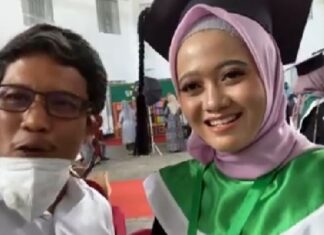 Ananda Ayu Masnathasari, mahasiswi kedokteran pertama beragama Hindu, berhasil wisuda dan menjadi dokter di Fakultas Kedokteran Universitas Muslim Indonesia (UMI) / Foto : Zakir Sabhara