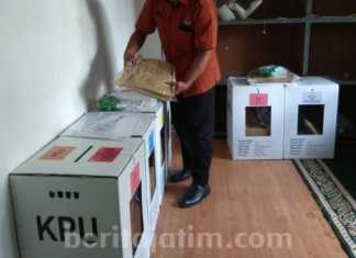 Petugas di KPU Kota Malang Jawa Timur. [Berita Jatim]