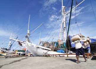 PT Semen Tonasa tetap berkomitment memberikan kontribusi dalam menggerakkan roda pembangunan dan peningkatan infrastruktur di Indonesia dalam segala bidang, tak terkecuali pembangunan infrastruktur hingga ke pelosok kepulauan (Humas ST).