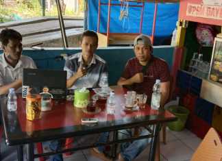 Ketua Tim Pemenangan MYL-SS di Kecamatan Tondong Tallasa, Muhammad Ikhlas bersama tim relawan. (Ist).