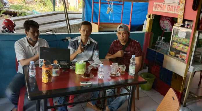 Ketua Tim Pemenangan MYL-SS di Kecamatan Tondong Tallasa, Muhammad Ikhlas bersama tim relawan. (Ist).