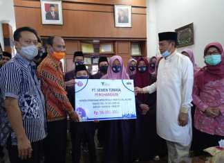 PT Semen Tonasa memberikan penghargaan khusus kepada pemenang Musabaqah Tilawatil Quran (MTQ) XXI tingkat Provinsi Sulsel tahun 2020 yang digelar secara virtual di Kabupaten Pangkep. (Ist)