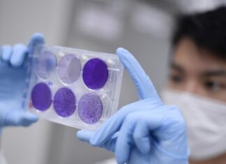 Penelitian vaksin Covid-19 di China. [Douglas Magno/AFP]