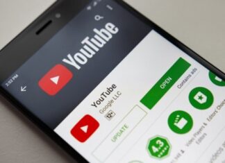 Ilustrasi aplikasi YouTube pada sebuah ponsel pintar. [Shutterstock]