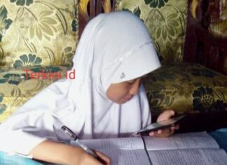Salah seorang siswa Belajar dari rumah.