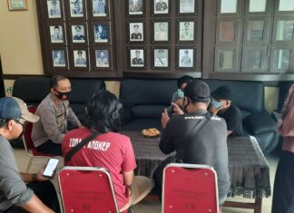 Kepala Polisi Resor Kabupaten Pangkep Ajun Komisaris Besar Polisi Ibrahim Aji meminta Satuan Reserse Kriminal Polres Pangkep untuk menyelidiki dugaan pencemaran nama baik yang terjadi di media sosial facebook, yang menyebutkan institusi kepolisian dan mutasi pimpinan dikaitkan dengan Pilkada di Pangkep. (Ist).