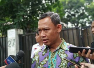 Komisioner Komisi Pemilihan Umum (KPU), Pramono Ubaid Tanthowi (Suara.com/Yasir)