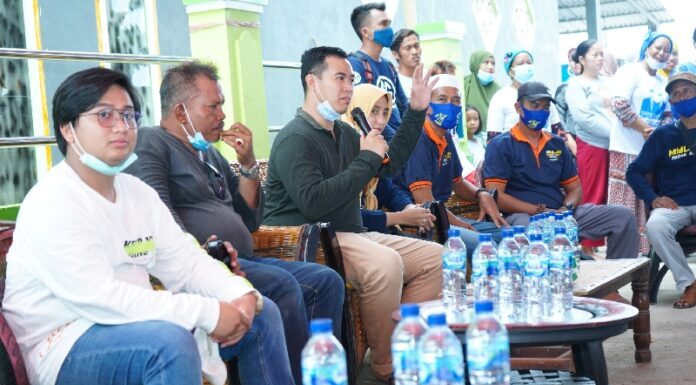 Muhammad Gifary Adnan Mahasiswa Kedokteran Baju Putih bersama Muhammad Yusran Lalogau (MYL)