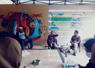 Connecting lokal Initiatives (Coloni) Indonesia bersama Program Studi Pengembangan Masyarakat Islam (PMI) Fakultas Ushuluddin, Adab dan Dakwah IAIN Parepare, mendiskusikan buku Kepingan Cerita Negeri Kearifan Lokal di Indonesia Berpijak pada Keselarasan.(Ist).