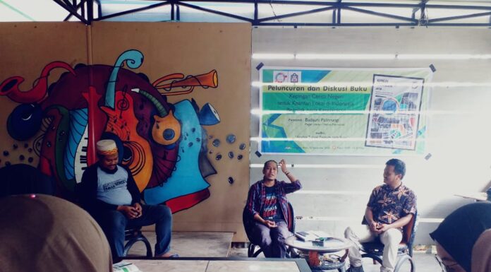 Connecting lokal Initiatives (Coloni) Indonesia bersama Program Studi Pengembangan Masyarakat Islam (PMI) Fakultas Ushuluddin, Adab dan Dakwah IAIN Parepare, mendiskusikan buku Kepingan Cerita Negeri Kearifan Lokal di Indonesia Berpijak pada Keselarasan.(Ist).