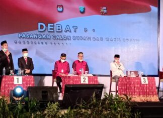 Pasangan calon nomor urut 1 (satu) Bupati dan Wakil Bupati Muhammad Yusran Lalogau dan Syahban Sammana (MYL-SS) menjawab pertanyaan yang terkait desentralisai dan pelibatan publik dalam setiap Peraturan Daerah yang dibuat. (Ist).