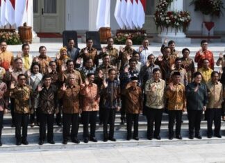 Ilustrasi---Pesiden Jokowi didampingi Wapres Ma&#Array;ruf Amin mengumumkan susunan Kabinet Indonesia Maju 2019-2024 di Istana Kepresidenan, Rabu (23/10/2019). (Antara)