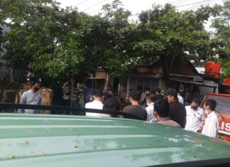 Densus 88 Anti Teror menangkap menembak mati dua terduga teroris di Kota Makassar, Rabu 6 Januari 2020 / [Foto suara.com]