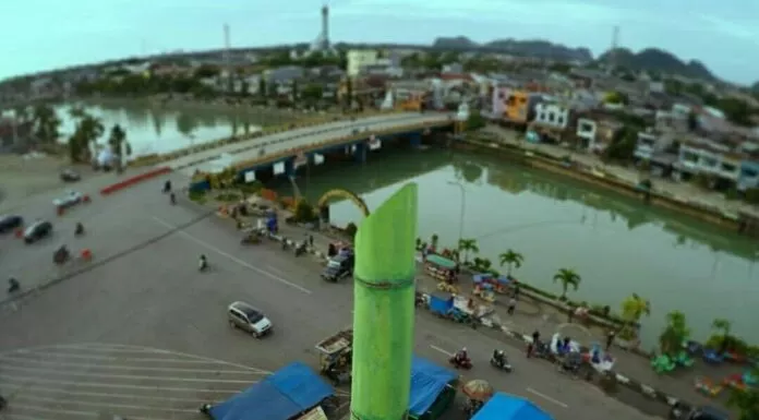 Sejarah Penetapan Hari Jadi Kabupaten Pangkep 8 Februari Tugu bambu runcing yang berada di Kabupaten Pangkajene dan Kepulauan.( facebook Kabupaten Pangkajene dan Kepulauan).