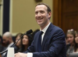 CEO Facebook, Mark Zuckerberg saat memberikan kesaksian di depan Senat AS, Selasa (10/4/2018). [AFP]