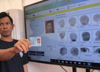 Suasana perekaman e-KTP di Lapas Kelas IIA Cipinang, Jakarta Timur, Kamis (17/1). [Suara.com/Fakhri Hermansyah]