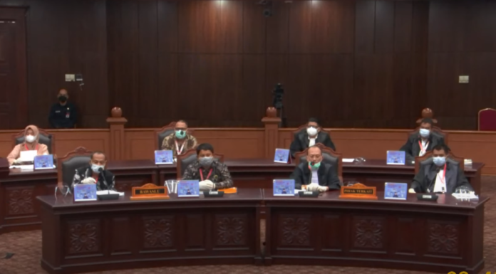 Pemeriksaan persidangan mendengarkan jawaban termohon, keterangan pihak terkait, keterangan Bawaslu, pengesahan alat bukti perselisihan hasil pemilihan Bupati Pangkajene dan Kepulauan tahun 2020, di Mahkamah Konstitusi. (Yoyutbe Mahkamah Konstitusi RI).