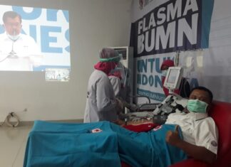 Dua karyawan PT Semen Tonasa berhasil lolos dalam program Donor Plasma BUMN untuk Indonesia yang digelar oleh Kementerian BUMN kerjasama PMI secara serentak di 34 provinsi di Indonesia. (Humas ST).