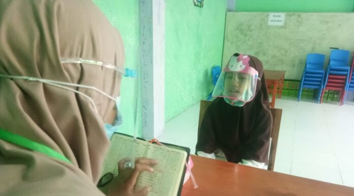 Puluhan siswa Sekolah Dasar Islam Terpadu (SDIT) Al Hikmah mengikuti ujian untuk hafalan juz.(Pangkep.terkini.id).