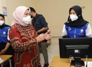 Menteri Ketenagakerjaan Ida Fauziyah mengunjungi BLK Bantaeng, Sabtu (20/3/2021). (Dok. Kemnaker)