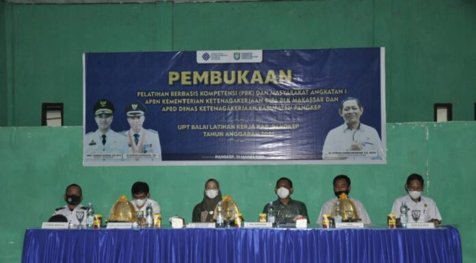 Ketua TP-PKK Pangkep: Waktunya Perempuan Unjuk Keterampilan Ketua TP-PKK Kabupaten Pangkep, Nurlita Wulan Purnama Muhadu membuka kegiatan pelatihan Balai Latihan Kerja (BLK) Dinas Ketenagakerjaan Kabupaten Pangkep tahun 2021 ini. Sebanyak 13 paket kegiatan langsung dibuka, Rabu, 31 Maret 2021.(Ist).