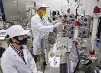 Ilustrasi--Peneliti meriset pembuatan vaksin Merah Putih di salah satu laboratorium PT Bio Farma (Persero), Bandung, Jawa Barat, Rabu (12/8/2020). ANTARA FOTO/Dhemas Reviyanto