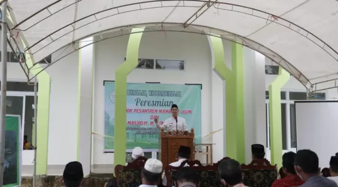 Kegiatan Peresmian Pesantren Mamba&#Array;ul Ulum dan Masjid H.M Adnan Syen di hadiri langsung Bupati Pangkep, H.Muh Yusran Lalogau dan Kapolres Pangkep AKBP Endon Nurcahyo, di Desa Bara Batu, Kamis, 8 April 2021.(Ist).
