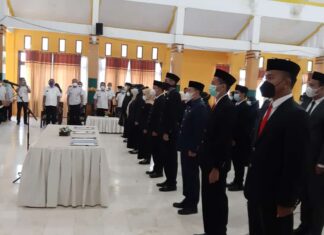Bupati Pangkep Muhammad Yusran Lalogau (MYL) melantik dan mengambil sumpah jabatan pejabat fungsional di lingkup pemerintah daerah kabupaten Pangkep, di ruang pola Setda, Rabu, 14 April 2021. (Ist).