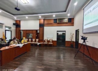 Bupati Pangkep Muhammad Yusran Lalogu (MYL) dan Forum Komunikasi Pimpinan Daerah (Forkopimda) Kabupaten Pangkep mengikuti rapat koordinasi bersama Presiden Joko Widodo dan 185 Kepala Daerah yang telah mengikuti Pilkada tahun 2020. (Ist).