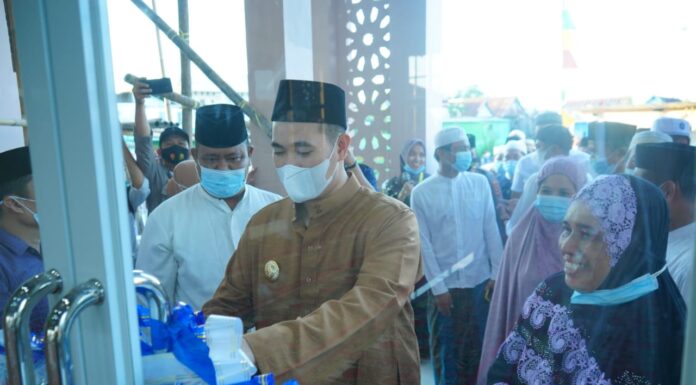 Bupati Kabupaten Pangkep Muhammad Yusran Lalogau (MYL) meresmikan masjid Al Falah yang ada di kampung Parang-parang Kelurahan Anrong Appaka, Kecamatan Pangkajene.(Ist).