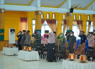 Peringatan Hari Kebangkitan Nasional ke 113 Tahun, Forum Komunikasi Pimpinan Daerah (Forkopimda) kabupaten Pangkep mengikuti upacara secara virtual, di ruang pola Setda Pangkep, Kamis, 20 Mei 2021. (Ist).