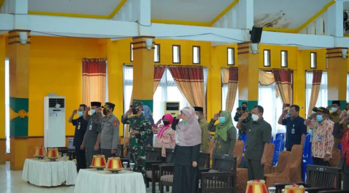 Peringatan Hari Kebangkitan Nasional ke 113 Tahun, Forum Komunikasi Pimpinan Daerah (Forkopimda) kabupaten Pangkep mengikuti upacara secara virtual, di ruang pola Setda Pangkep, Kamis, 20 Mei 2021. (Ist).
