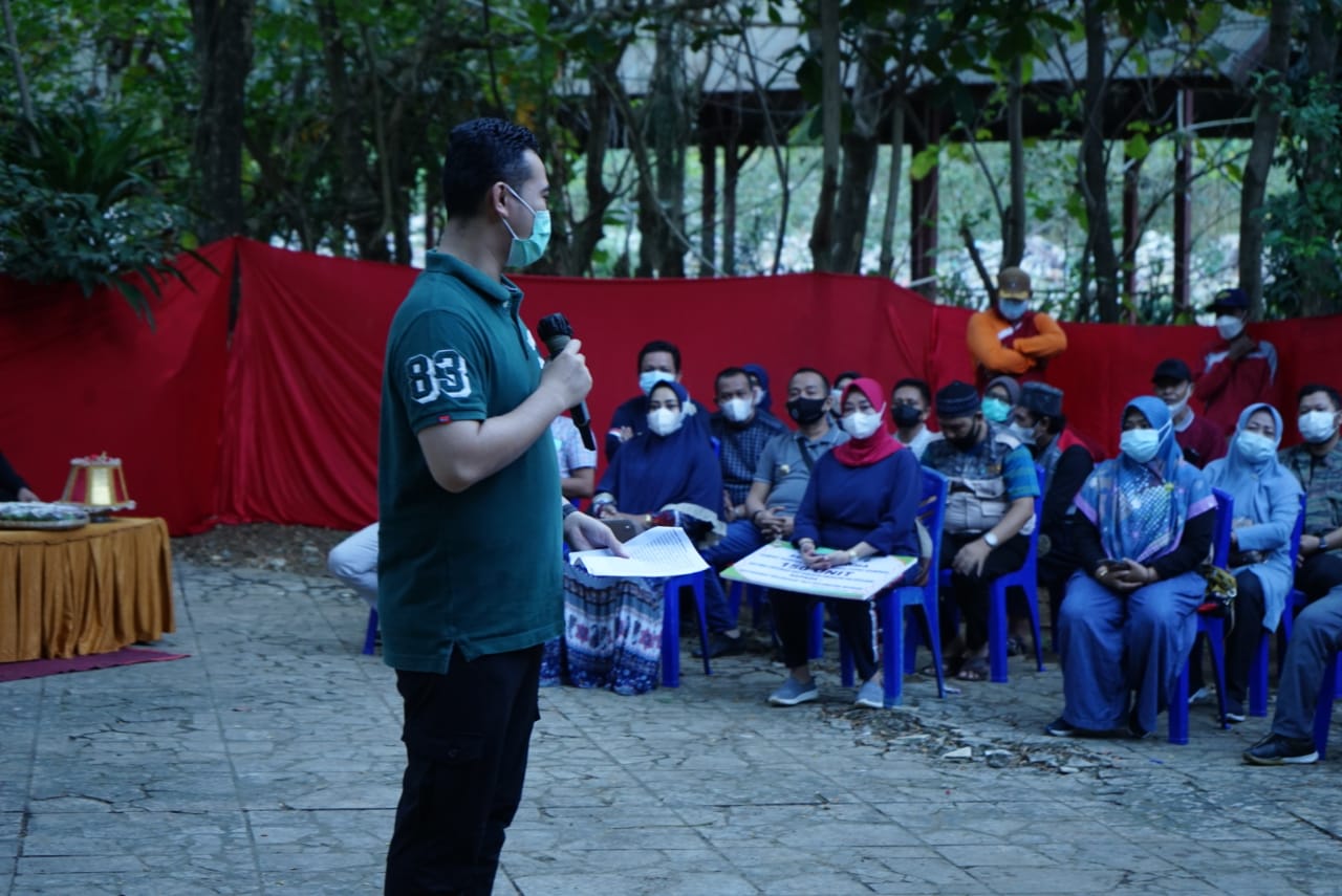 Bupati MYL, Kumpulkan Camat, Kepala Desa, dan Lurah di Tempat Pembuangan Sampah