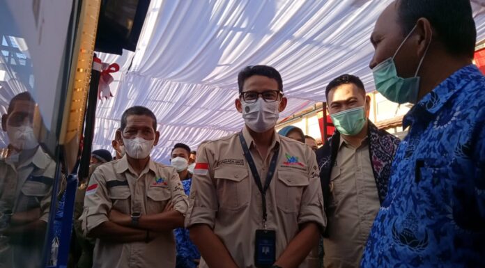 Menteri Pariwisata & Ekonomi Kreatif, Sandiaga S.Uno bersama Bupati Pangkep Muhammad Yusran Lalogau, Kamis, 17 Juni 2021. (Pangkep.terkini.id).
